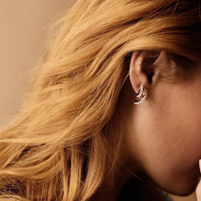 Приобретайте образ 😍! Купить украшения можно онлайн на beautymed.shop #серьгимосква #серьгибеларусь #гипоаллергенныеукрашения #blomdahl #серьгибезникеля