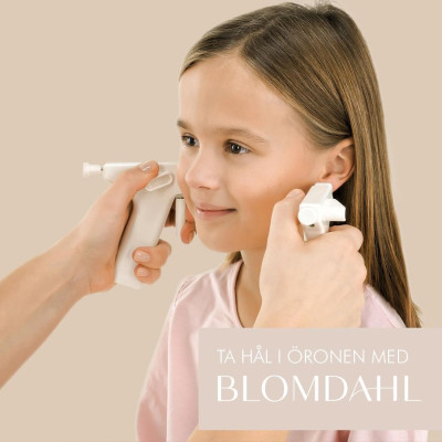Проколите уши методом Blomdahl! Просто и быстро, безопасно и красиво с самого начала! Детям наш метод позволяет проколоть оба уха одновременно. Готов ли ваш ребенок проколоть уши в этом году? #гипоаллергенныесерьги #серьгибезникеля #медицинскиесерьги #проколотьдваухаодновременно #безопасныйпроколушей