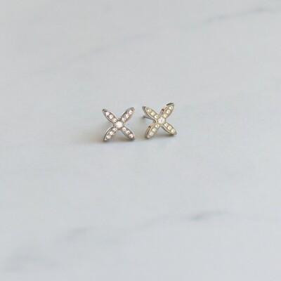 Огромная забота, вложенная в изящное ювелирное изделие. Это то дополнительное, что действительно делает ваш образ стильным. Эти классические серьги из гипоаллергенного медицинского титана бережно относятся к вашей коже. Настолько удобные, что вы можете носить их каждый день. 🥳 #украшенияминск #серьгиминск #сережкиминск #купитьсерьгивминске #гипоаллергенныеукрашения #медицинскиесерьги #безникеля #безаллергии #кольеминск #кольцаминск #браслетыминск #детскиесерьги